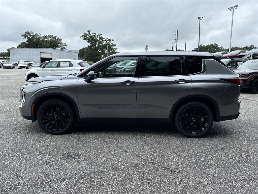 2023 Mitsubishi Outlander SEL photo 4