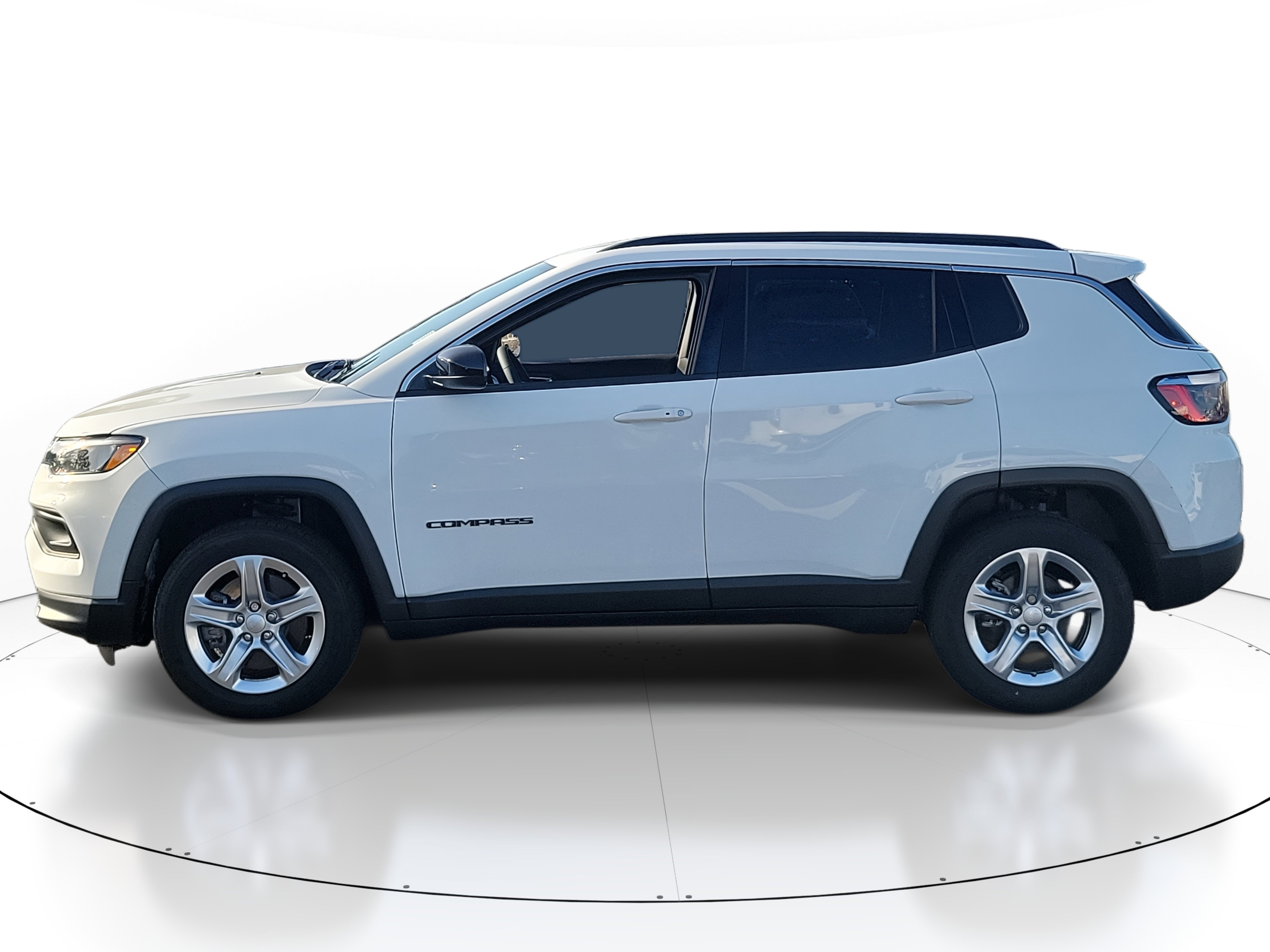2023 Jeep Compass Latitude photo 3