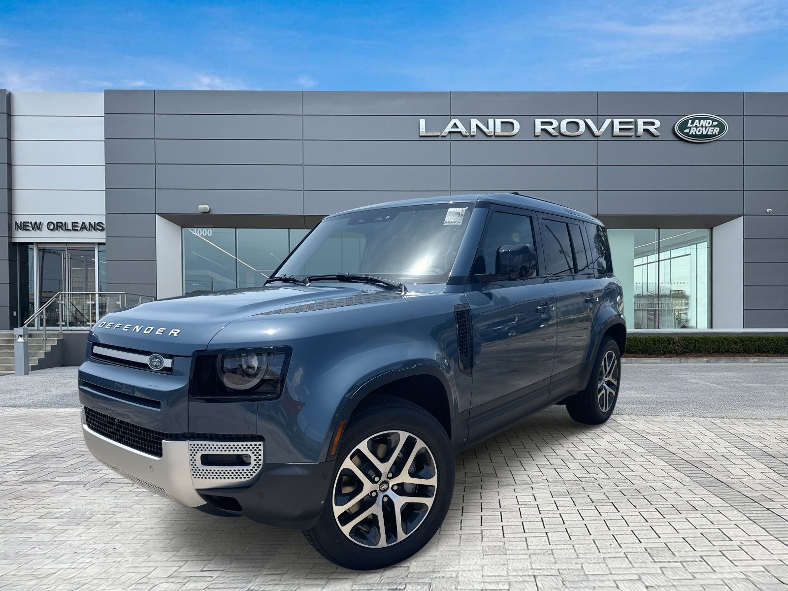 2025 Land Rover Defender S's photo