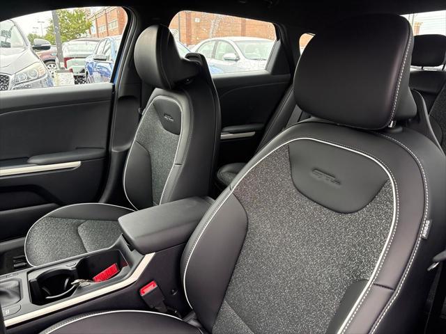 2025 Kia K4 GT-Line photo 2