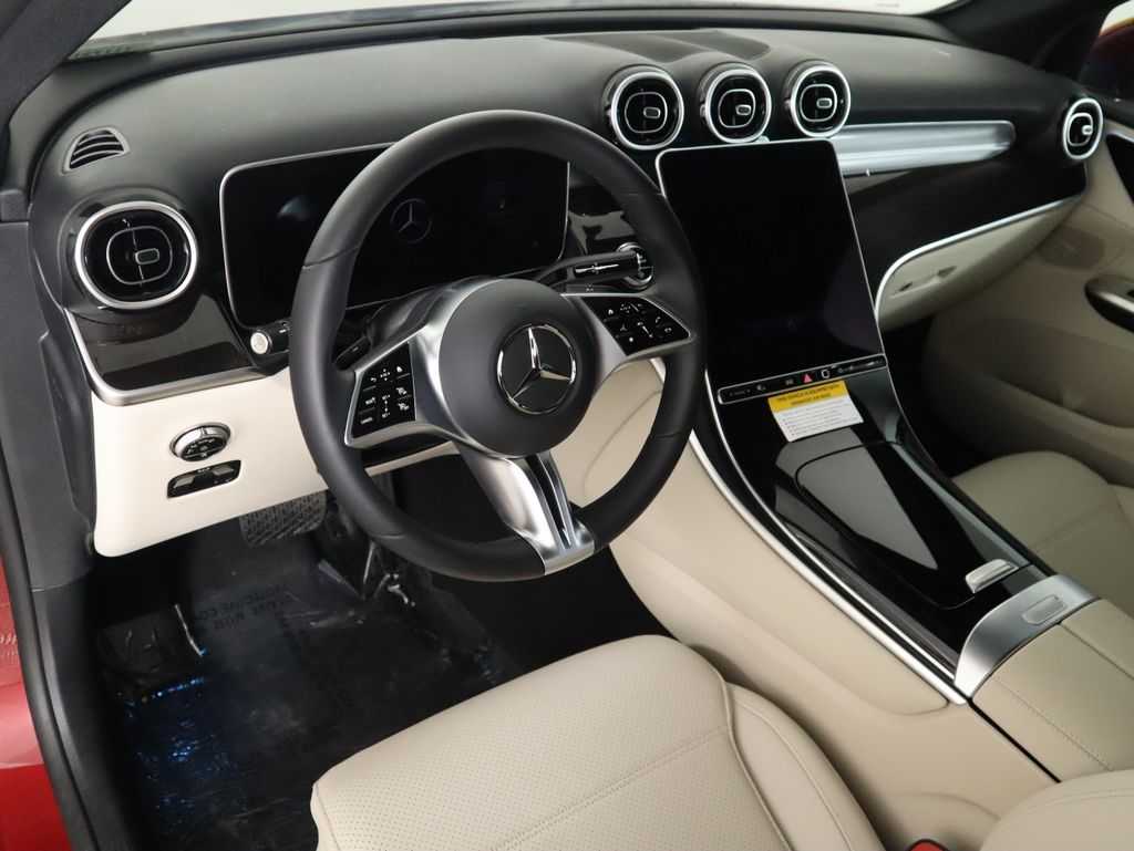 2025 Mercedes Benz GLC 300 photo 9