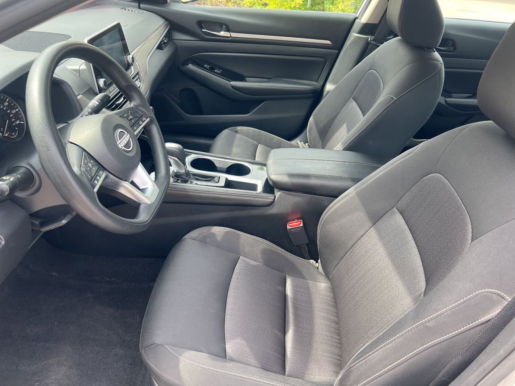 2023 Nissan Altima 2.5 SV photo 4