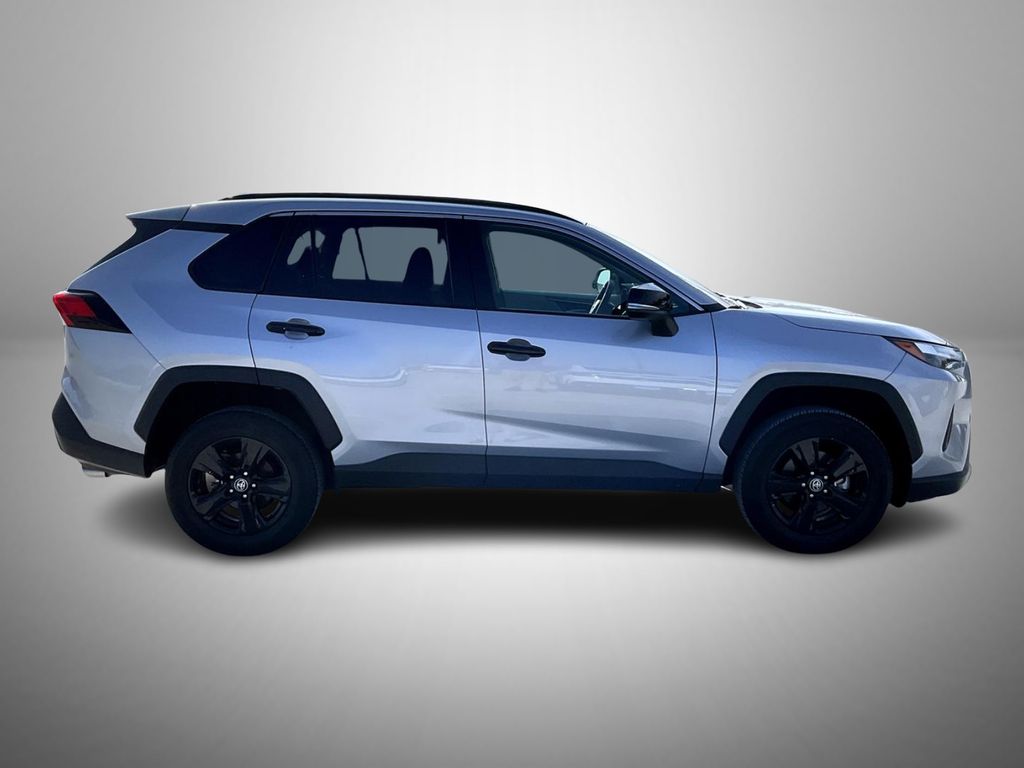 2023 Toyota RAV4 XLE photo 3