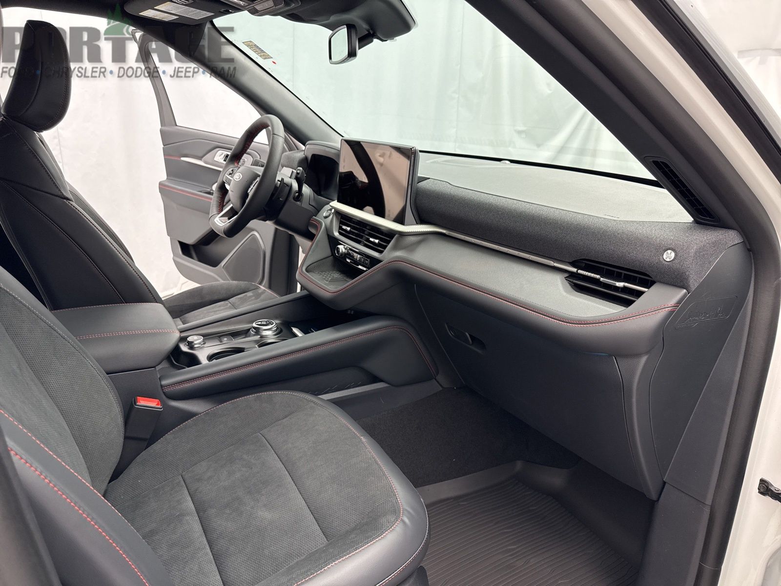 2025 Ford Explorer ST photo 32