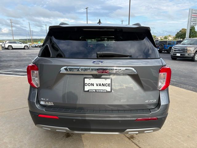 2023 Ford Explorer XLT photo 2