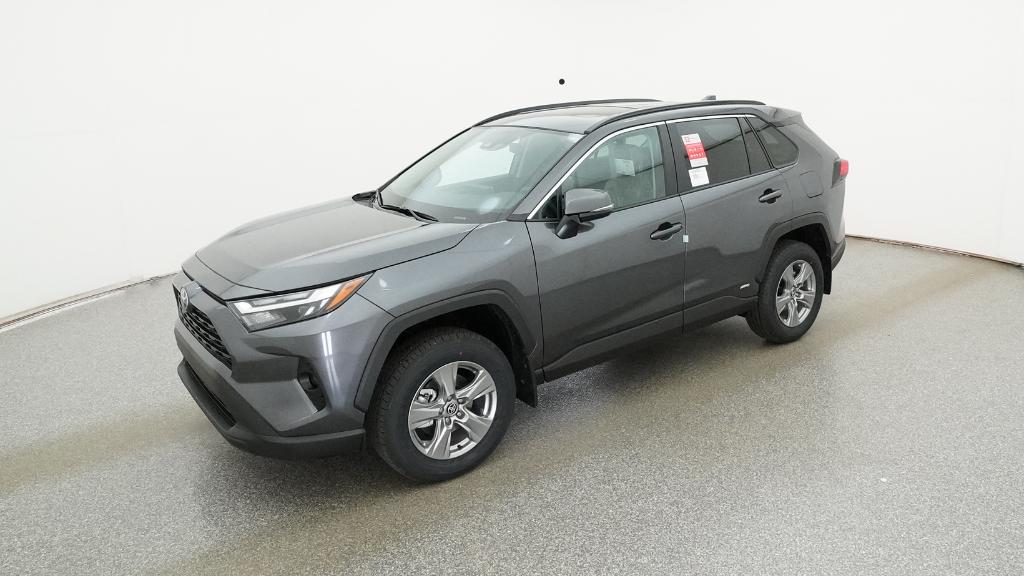 2025 Toyota RAV4 XLE's photo