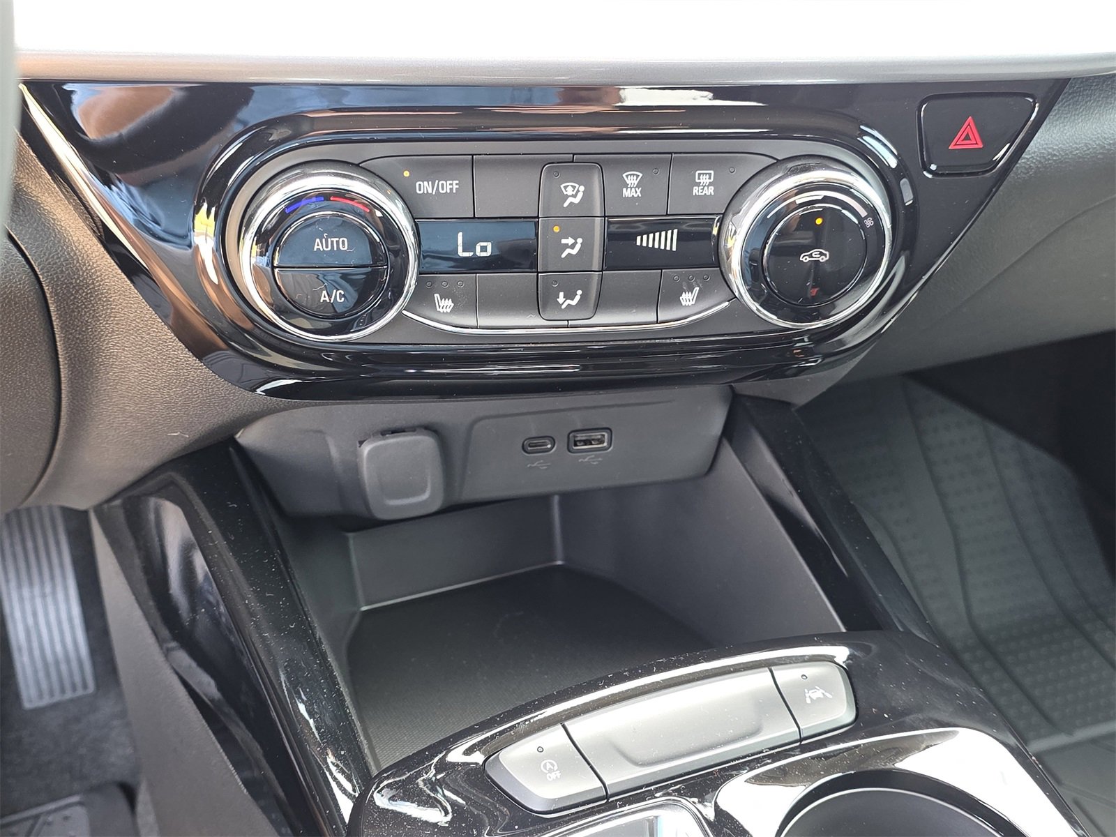 2025 Chevrolet Trax LT photo 18