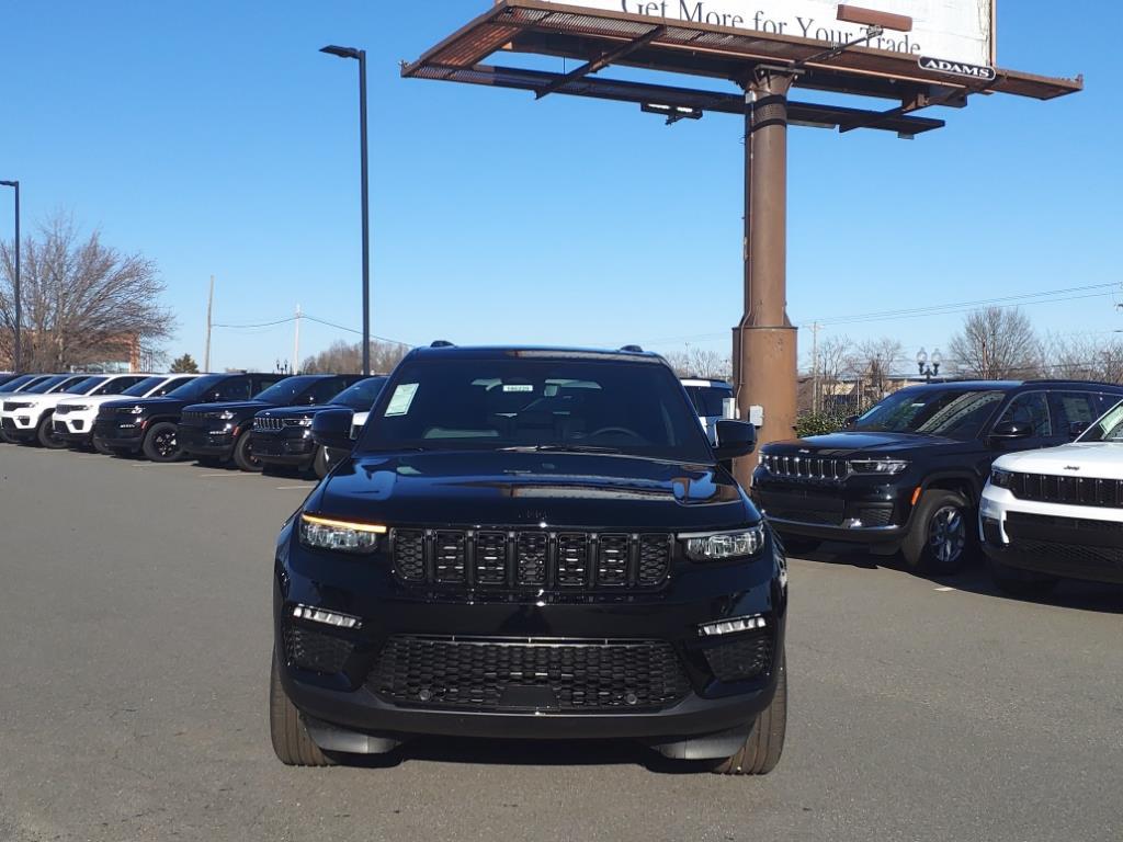 2025 Jeep Grand Cherokee Limited photo 2