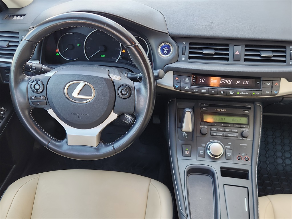 2017 Lexus CT 200h photo 25