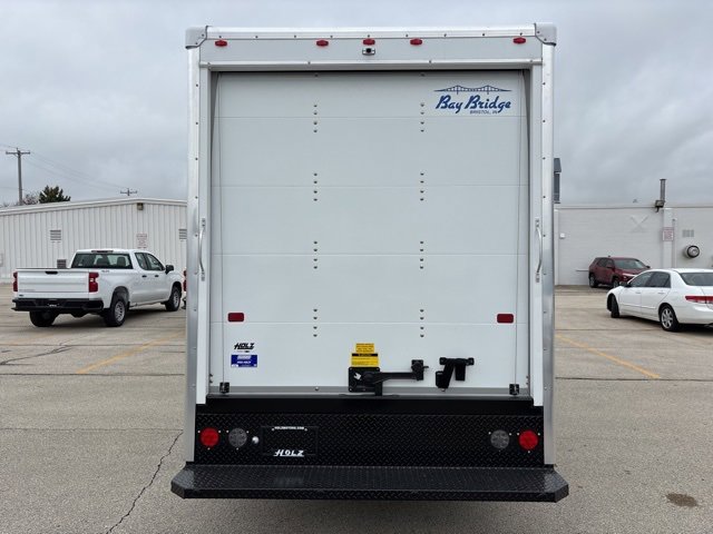 2025 Chevrolet Express Cutaway 3500 photo 2