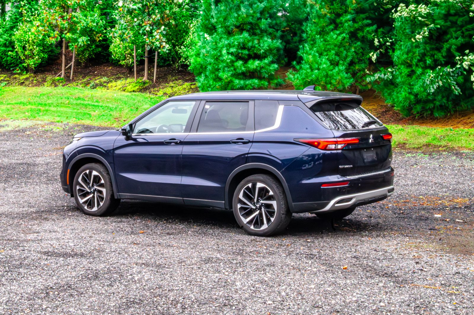 2022 Mitsubishi Outlander Black Edition LE SEL GT photo 3