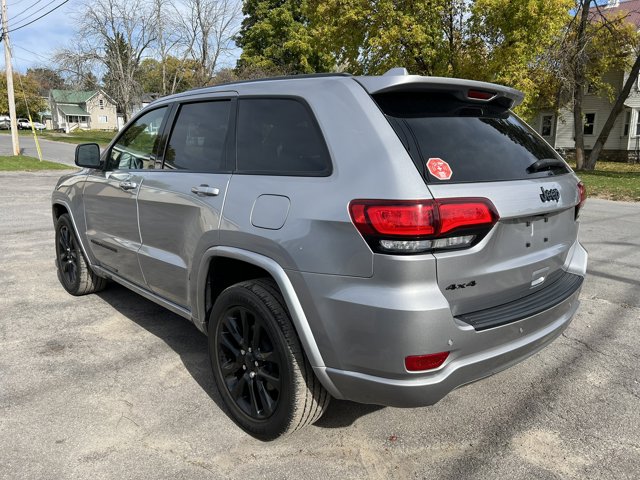 2021 Jeep Grand Cherokee Laredo X photo 2