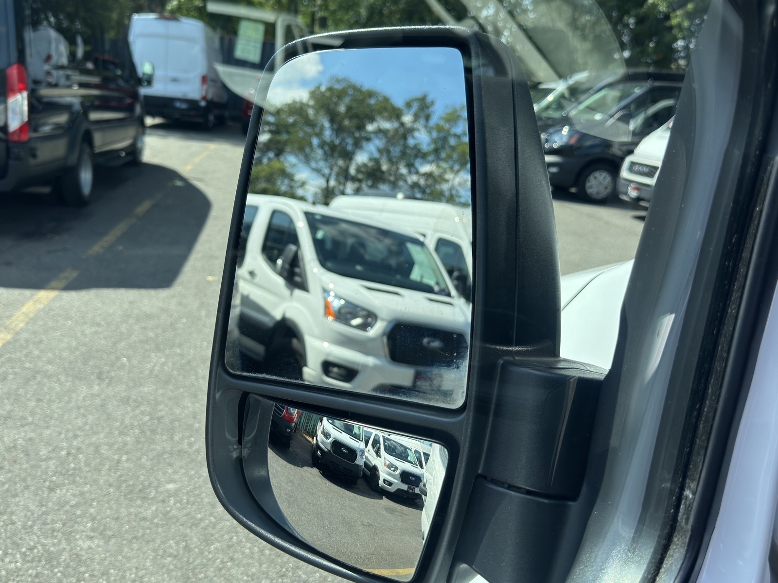 2022 Ford Transit photo 21