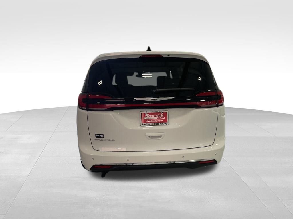 2025 Chrysler Pacifica LE photo 5