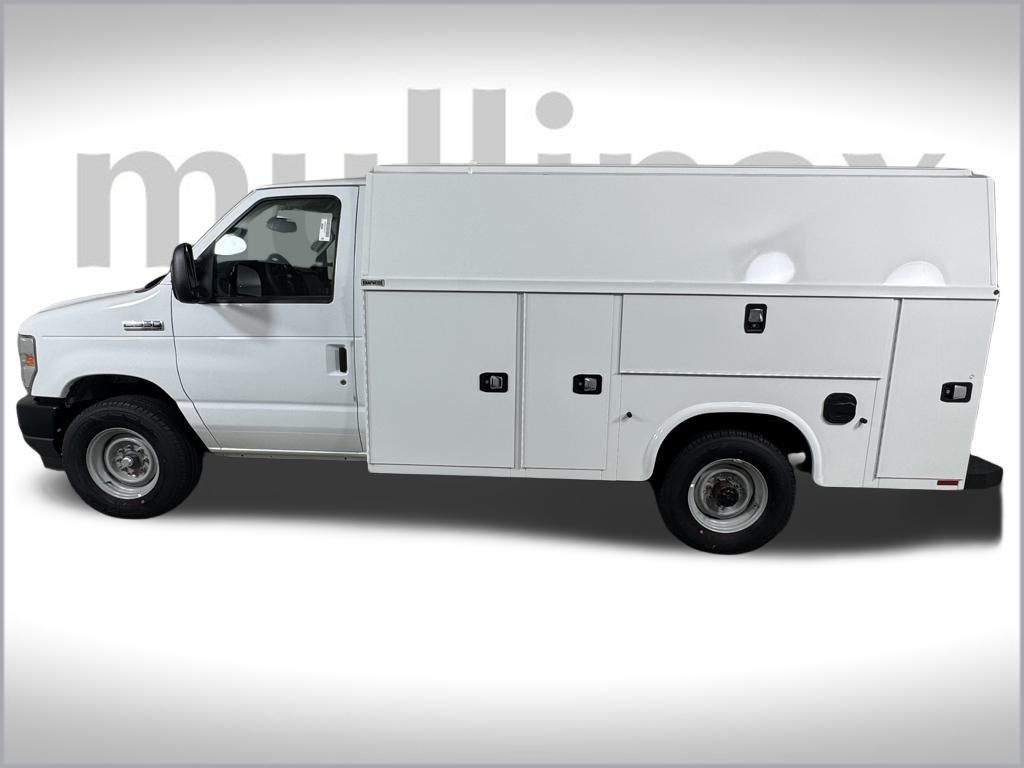 2026 Ford E-350 Base photo 2