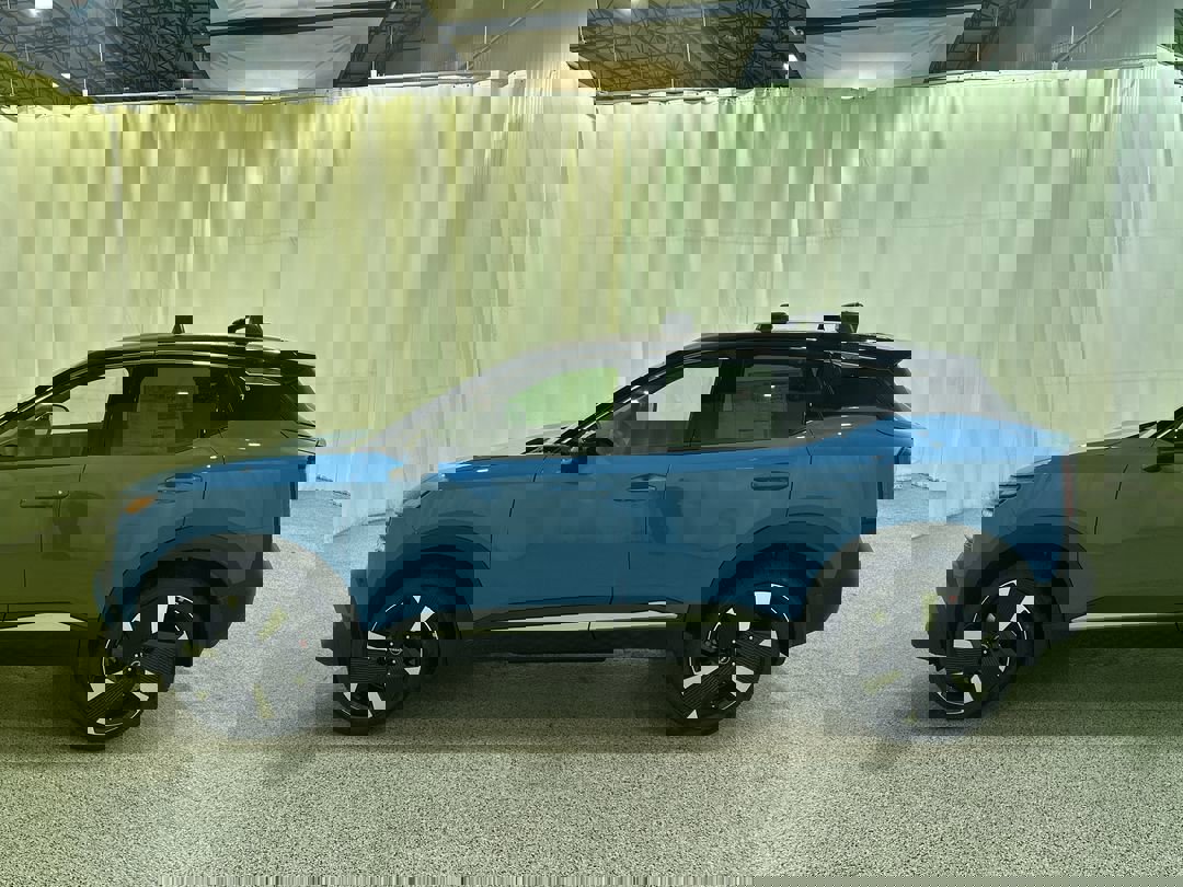 2026 Nissan Kicks SR photo 4