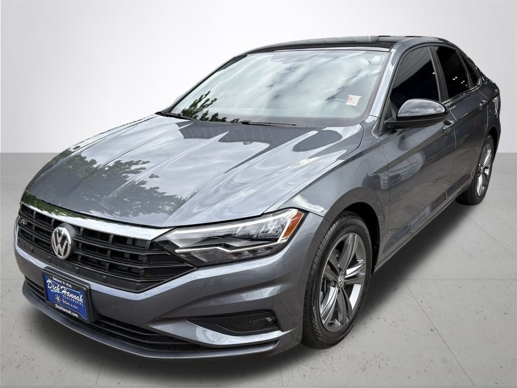 2021 Volkswagen Jetta R-Line photo 2