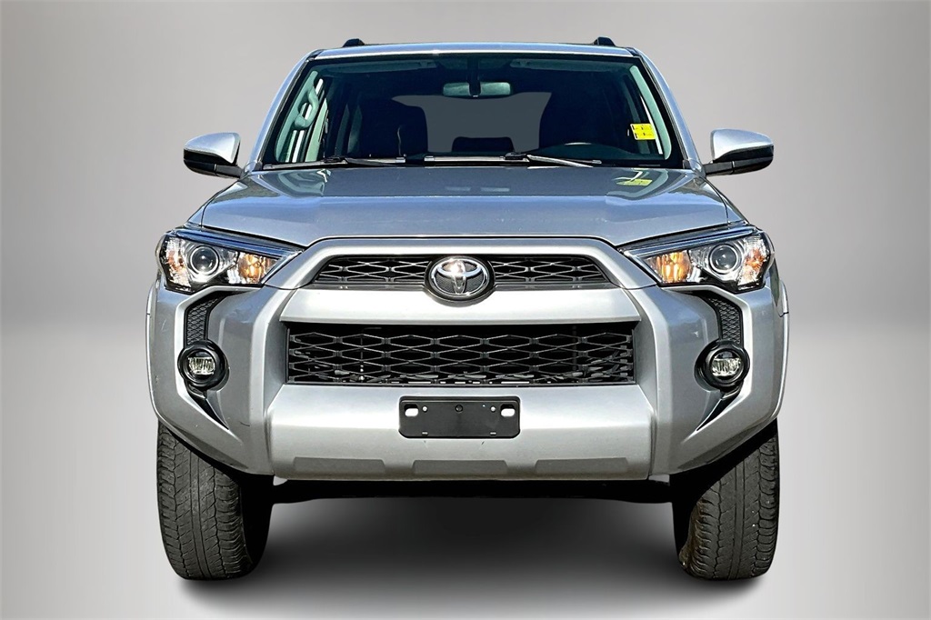 2019 Toyota 4Runner SR5 photo 3