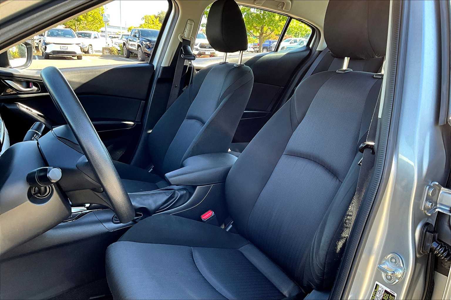 2016 Mazda Mazda3 i Sport photo 7