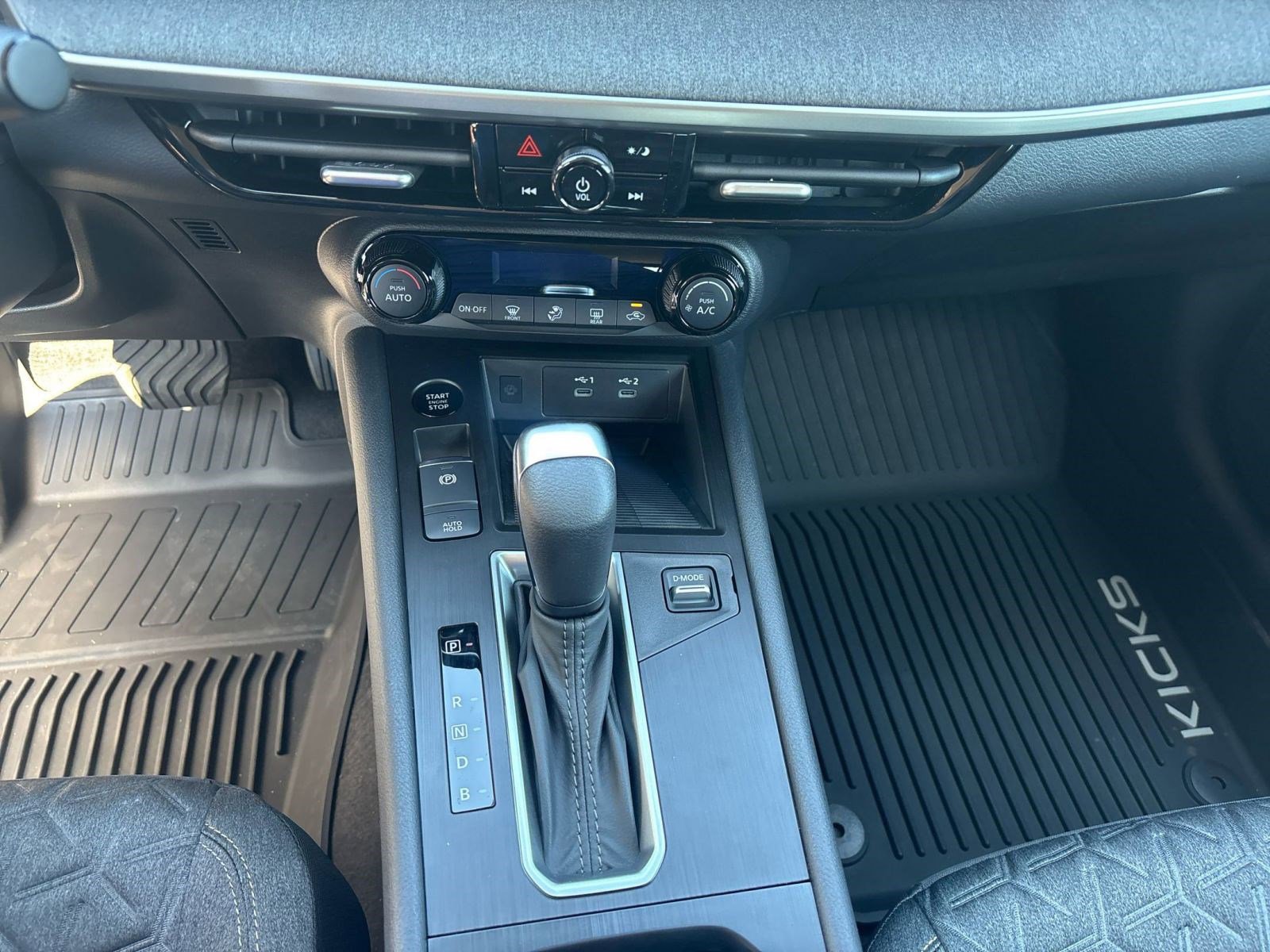 2026 Nissan Kicks SV photo 15