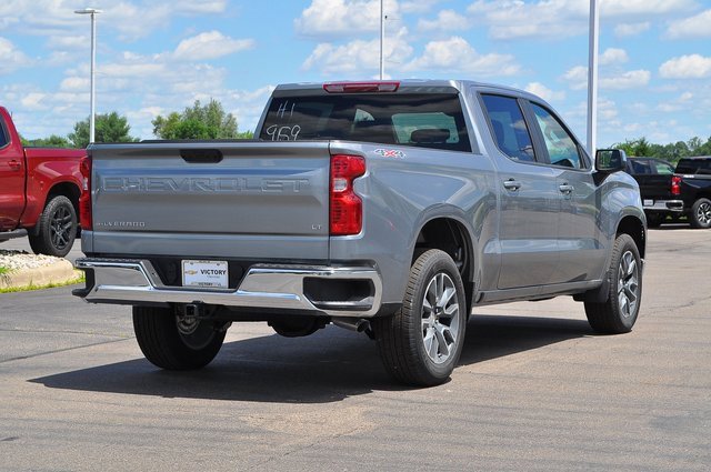 2025 Chevrolet Silverado 1500 LT photo 3