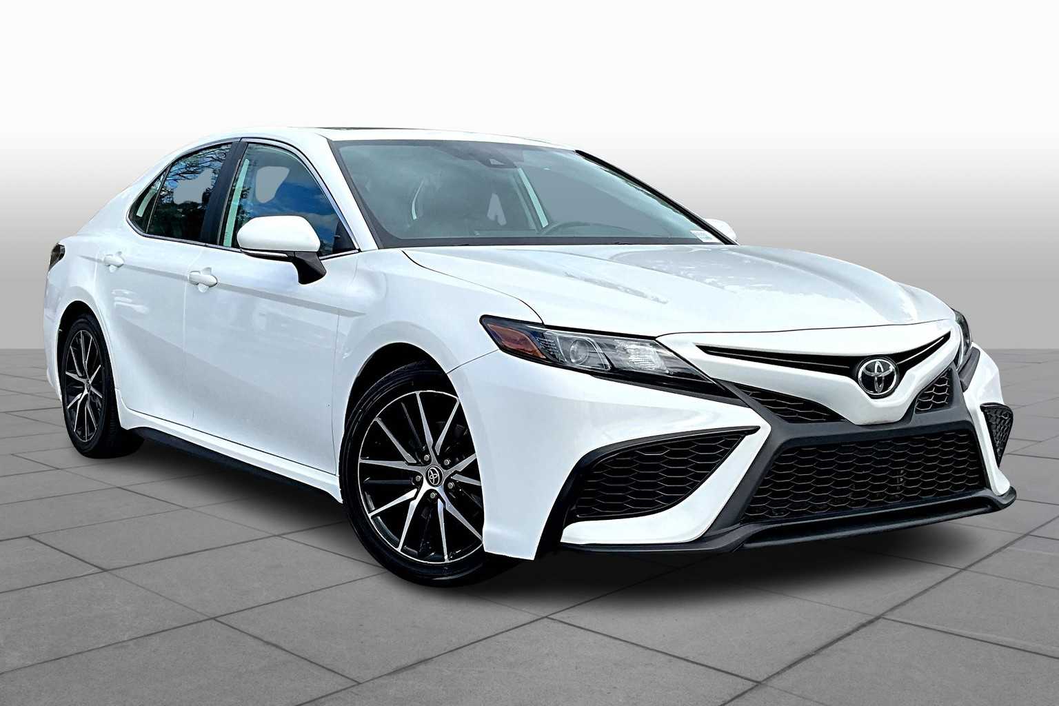 2022 Toyota Camry SE photo 2
