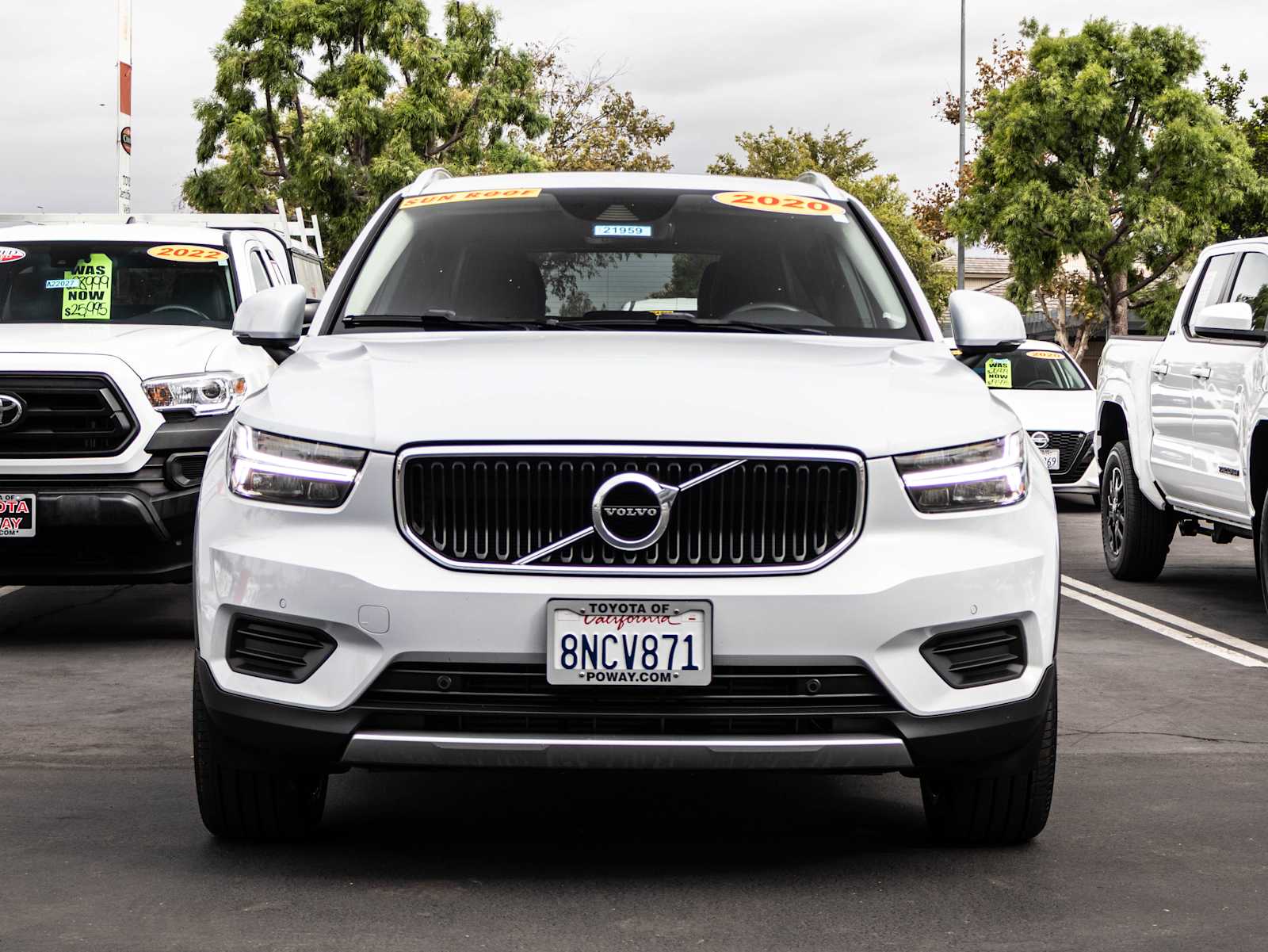 Used 2020 Volvo XC40 Momentum with VIN YV4162UK3L2210219 for sale in Poway, CA