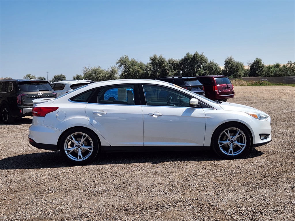 2015 Ford Focus Titanium photo 2