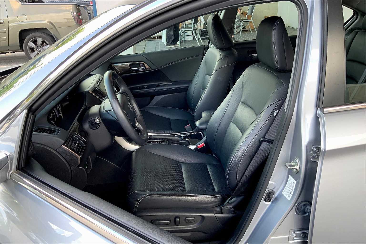 2016 Honda Accord EX-L photo 7