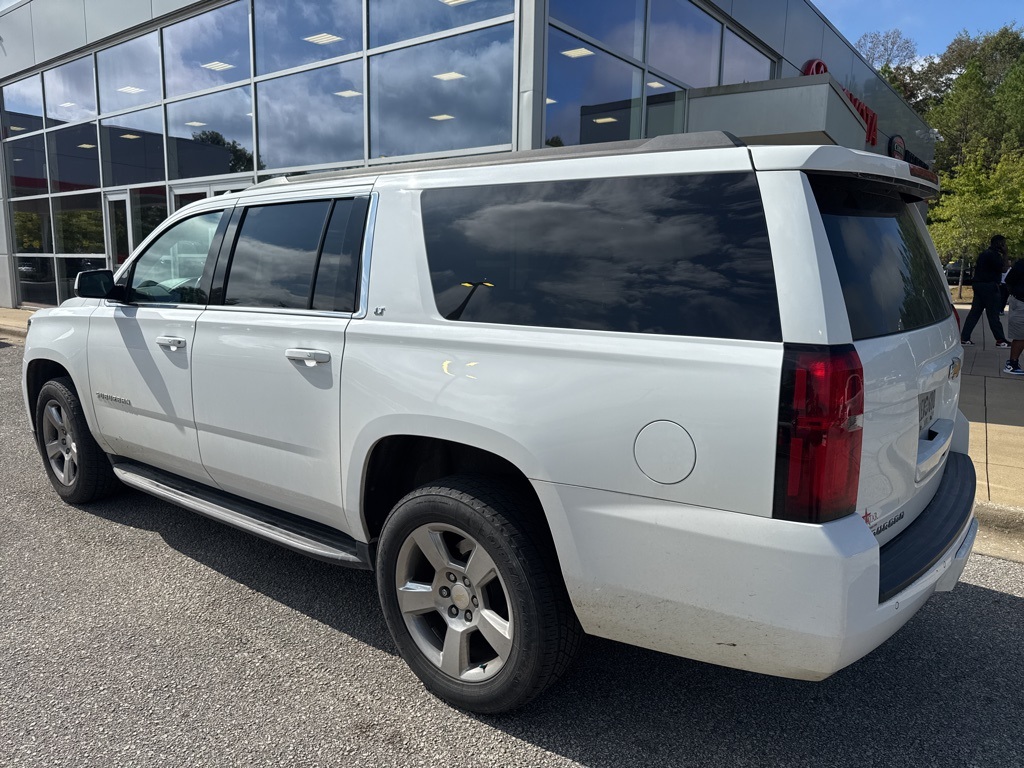 2019 Chevrolet Suburban LT photo 2