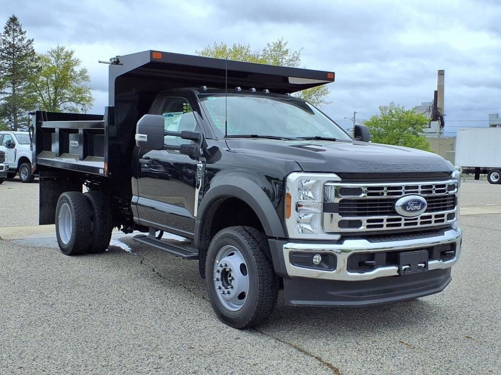 2025 Ford F-550 Super Duty Chassis Cab XL's photo