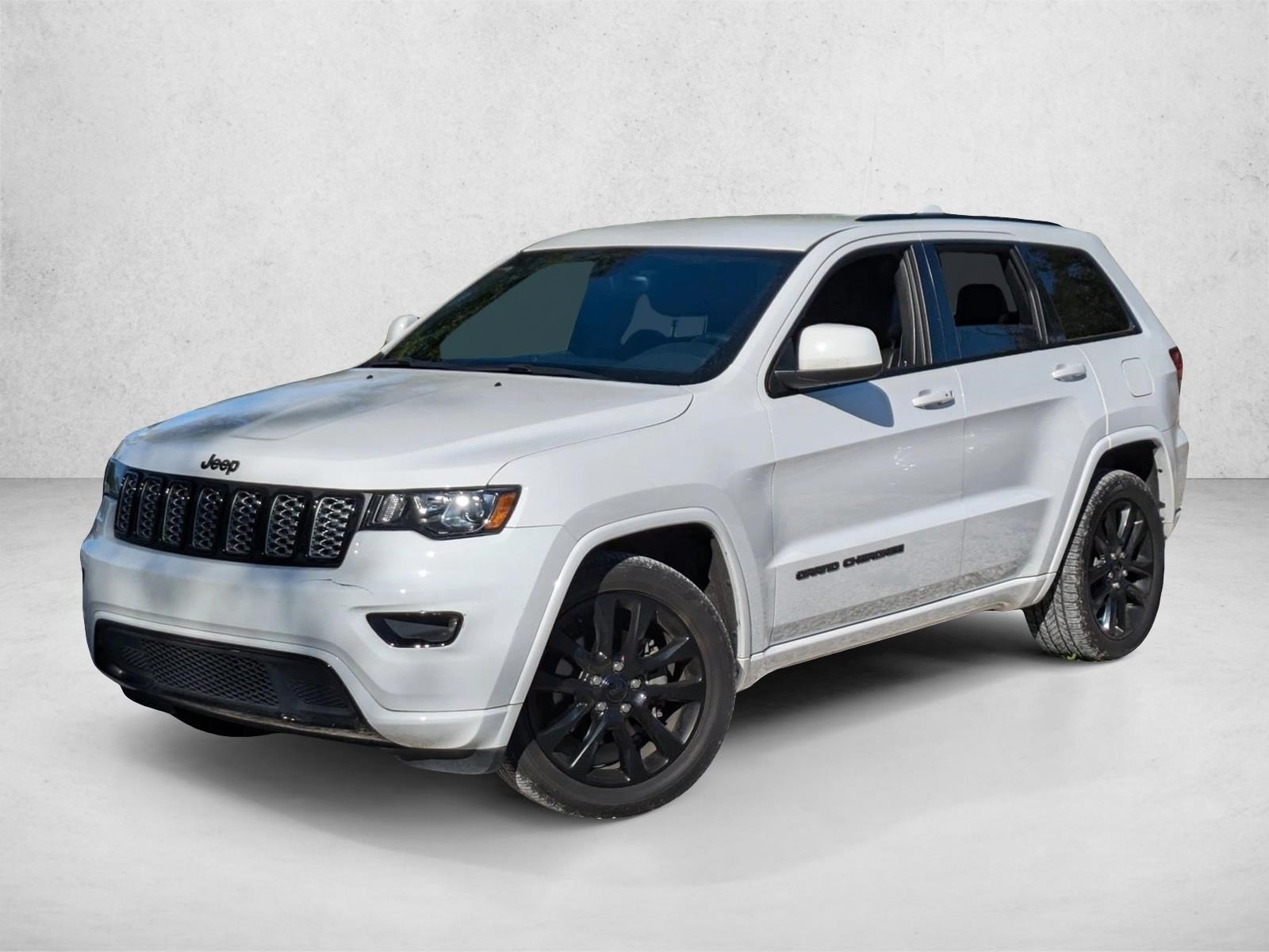 2017 Jeep Grand Cherokee Altitude's photo