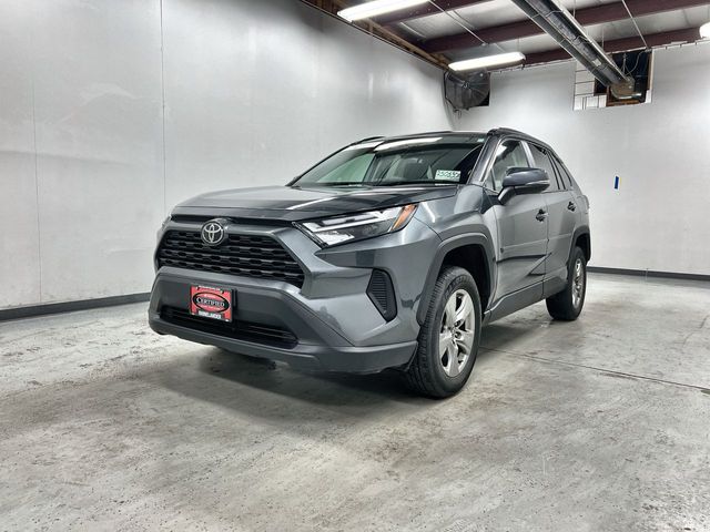 2022 Toyota RAV4 XLE's photo