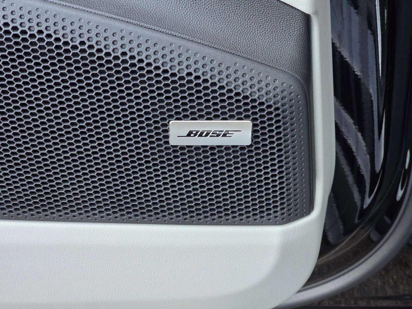 2025 Porsche Macan Electric photo 16
