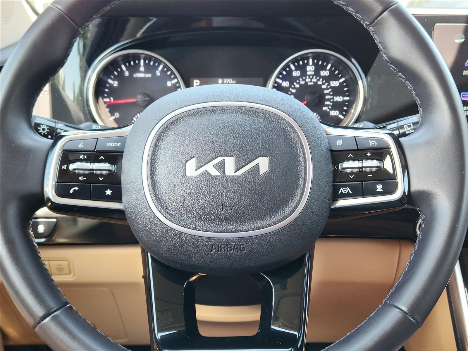 2024 Kia Carnival EX photo 18