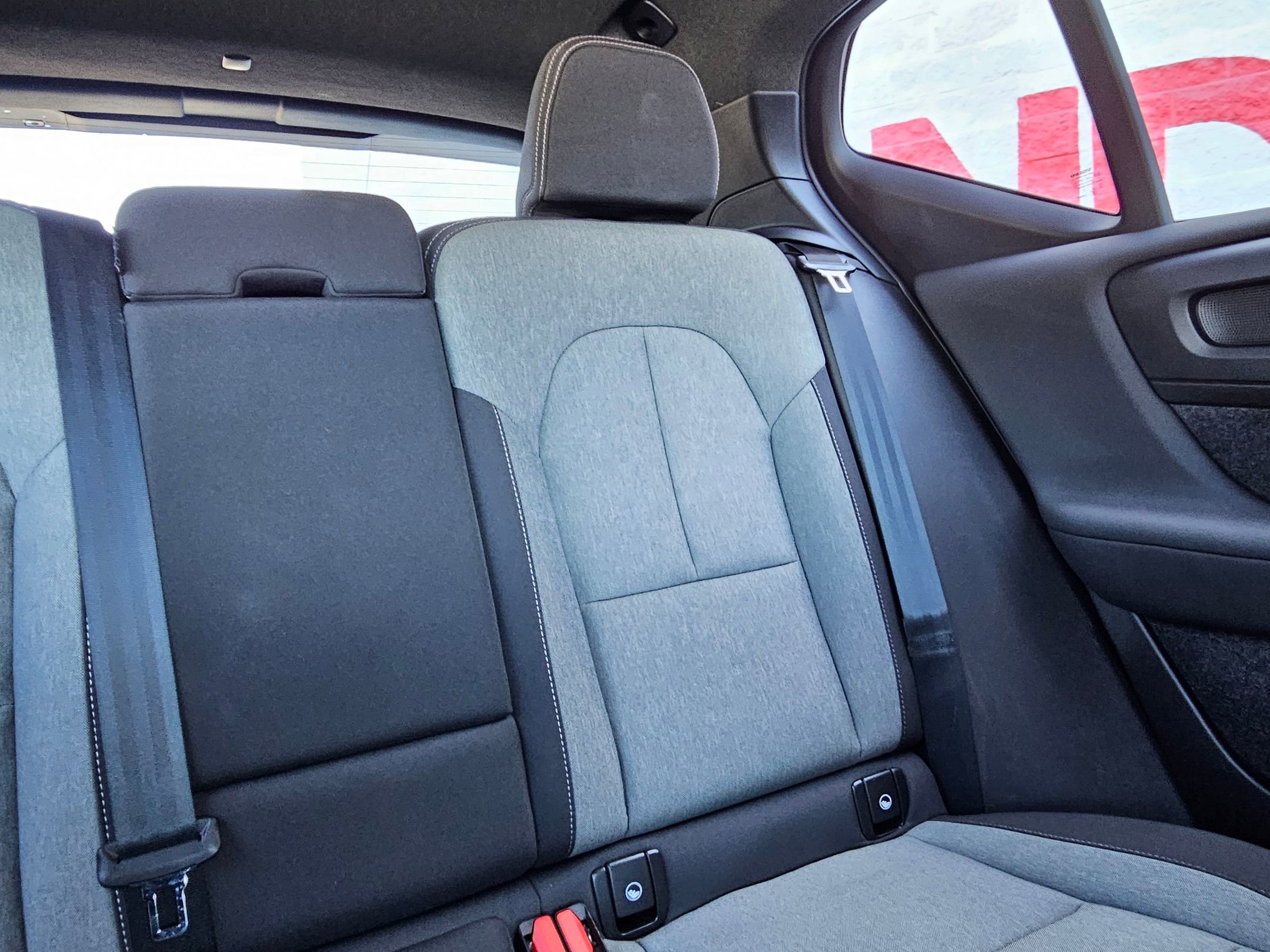 2023 Volvo XC40 Core photo 25