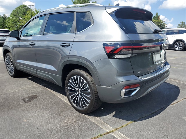 2025 Volkswagen Taos SE photo 3
