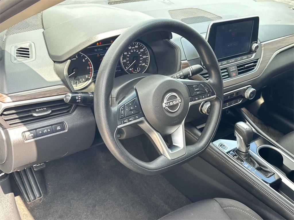2023 Nissan Altima 2.5 SV photo 2