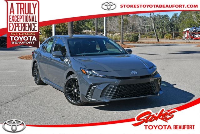 2026 Toyota Camry SE's photo