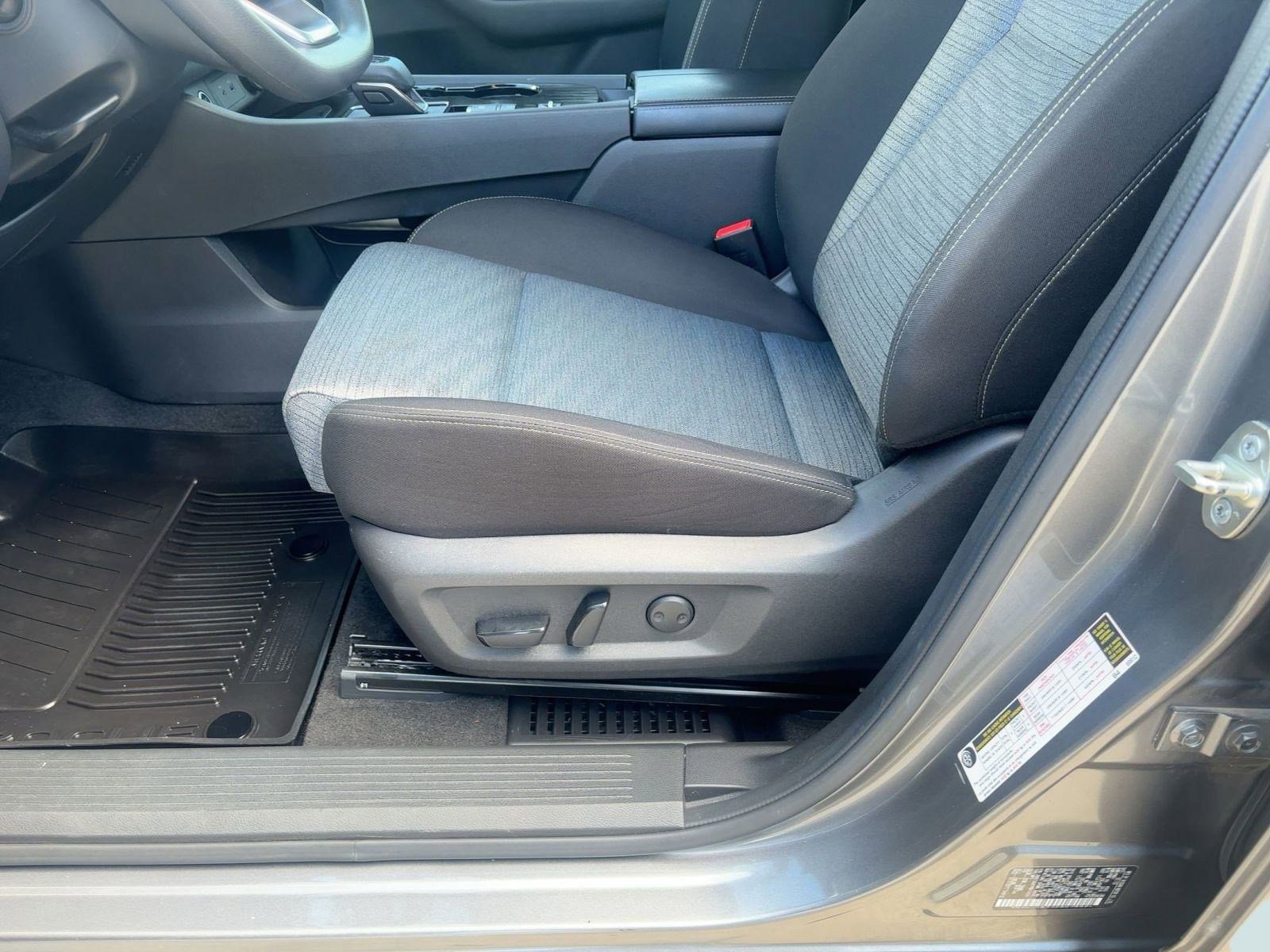 2023 Nissan Rogue SV photo 13