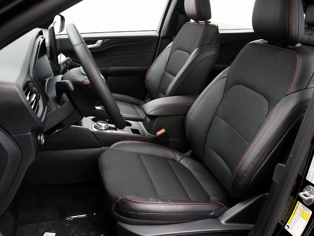 2026 Ford Escape ST-Line photo 4