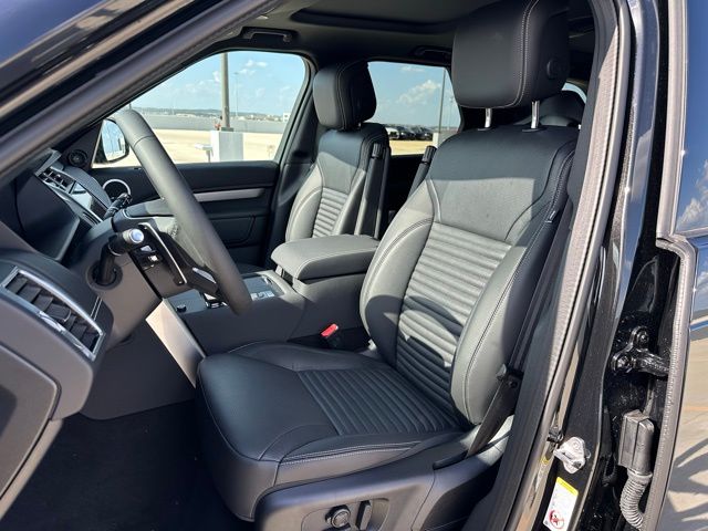 2025 Land Rover Discovery SE photo 6