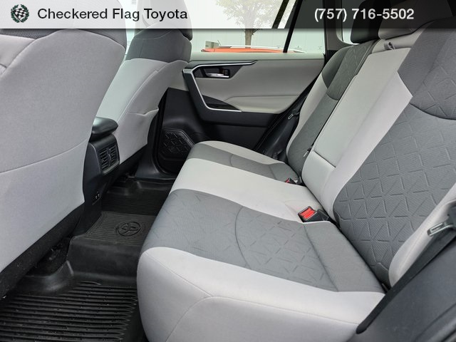 2020 Toyota RAV4 XLE photo 19