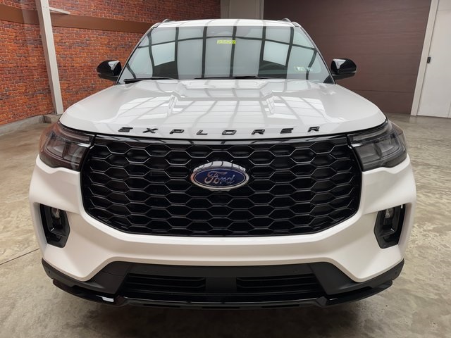 2025 Ford Explorer ST-Line photo 8