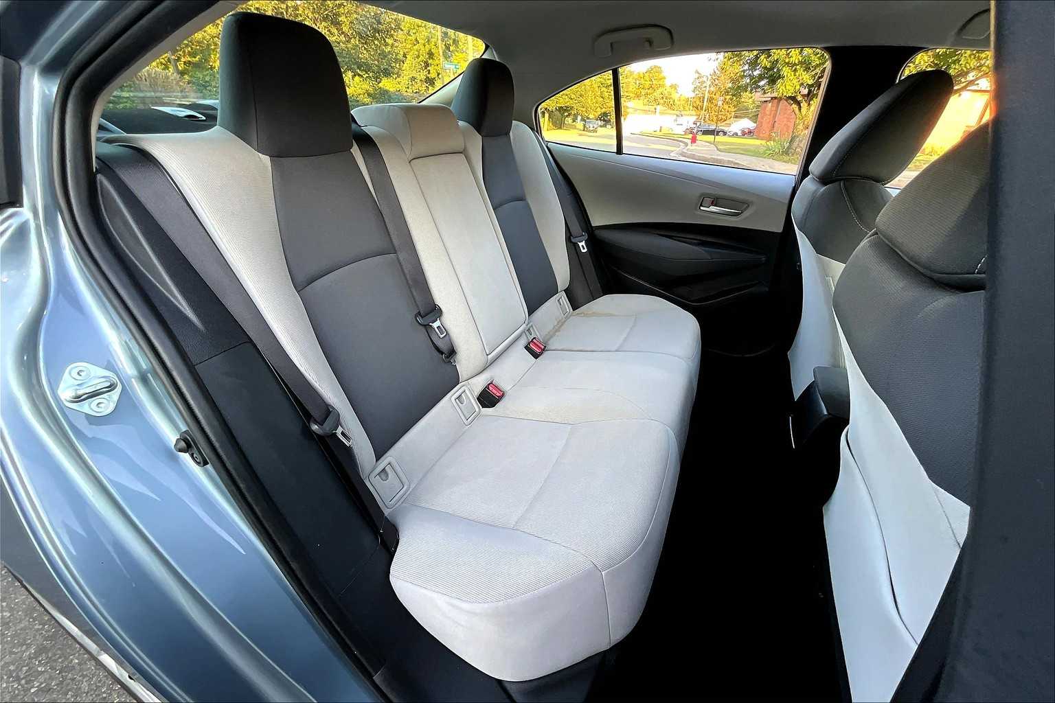 2021 Toyota Corolla LE photo 19