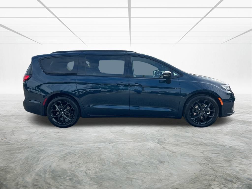 2025 Chrysler Pacifica Limited photo 3
