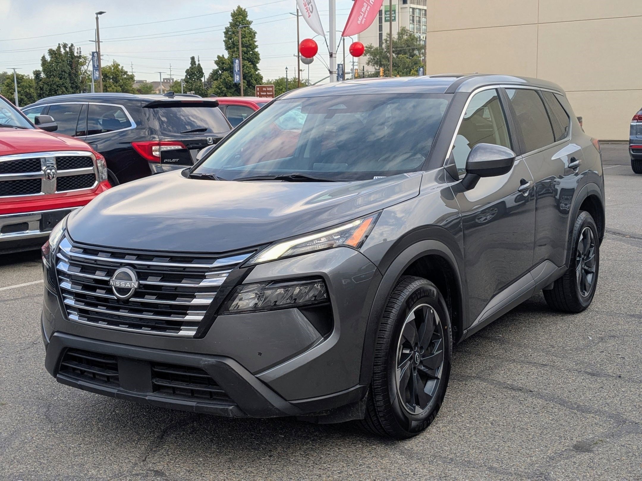 2024 Nissan Rogue SV photo 4