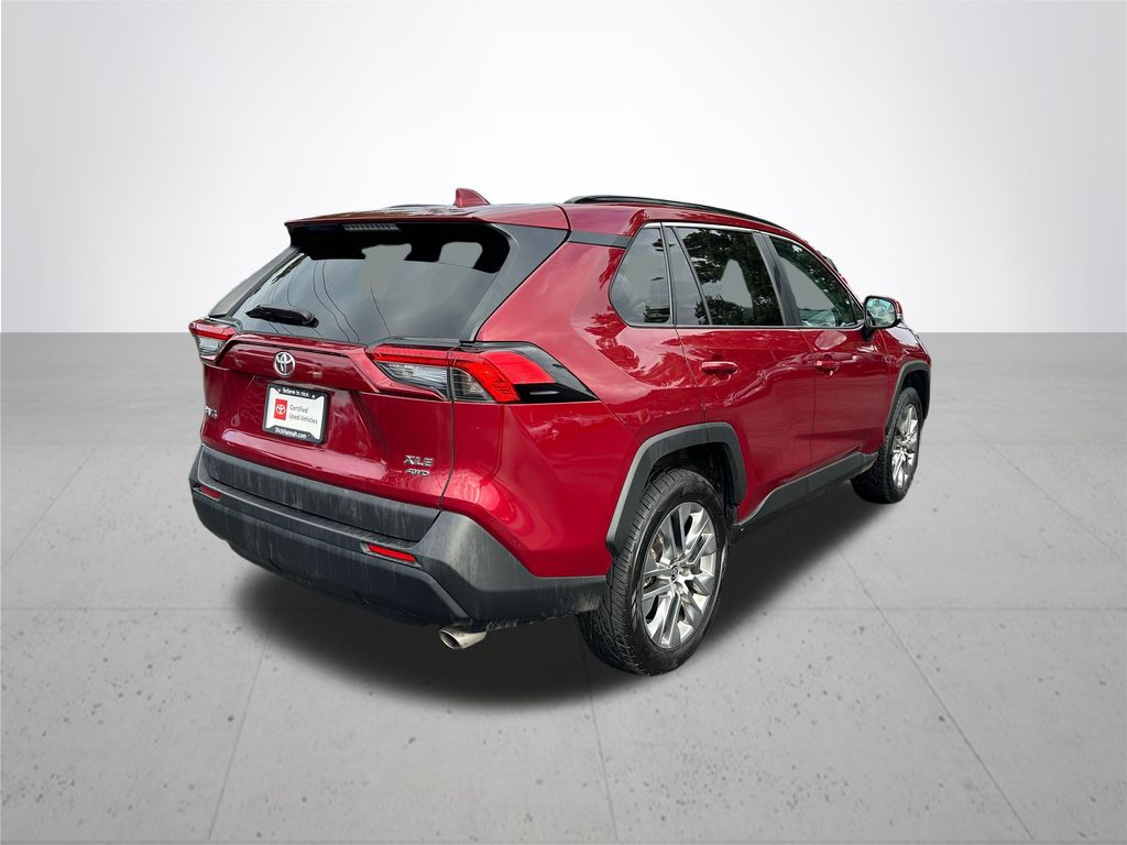 2021 Toyota RAV4 XLE Premium photo 5
