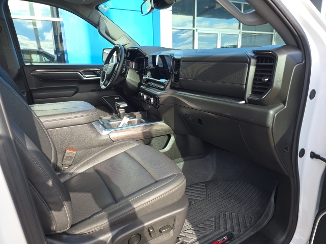 2025 Chevrolet Silverado 1500 LTZ photo 4