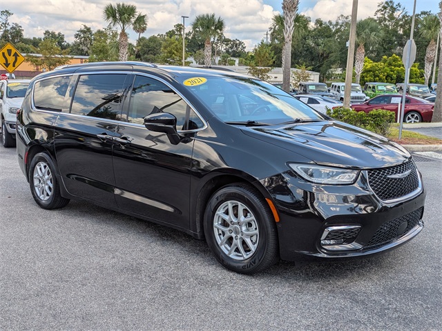 2021 Chrysler Pacifica Touring L photo 2